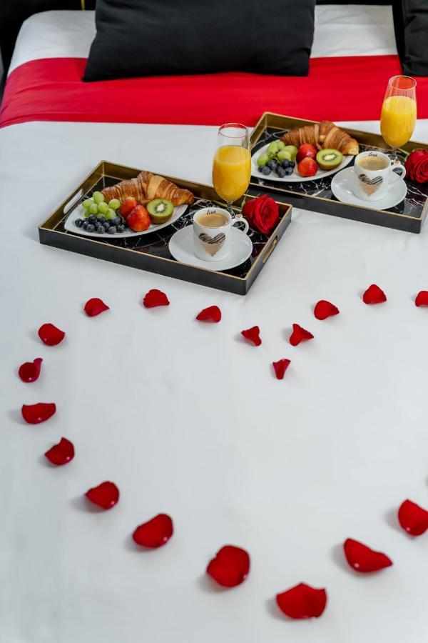 Komorowski Luxury Guest Rooms คราคูฟ ภายนอก รูปภาพ