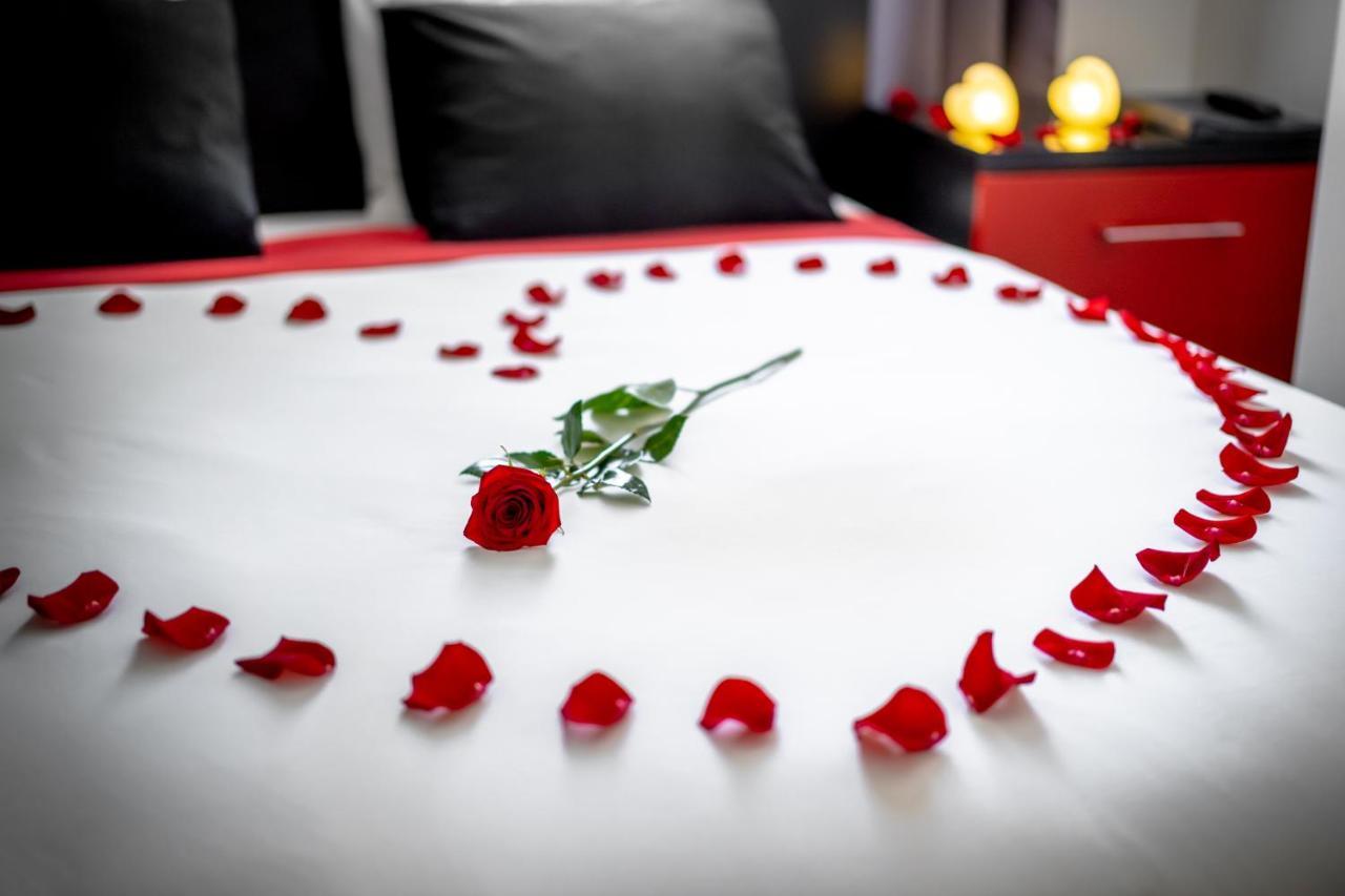 Komorowski Luxury Guest Rooms คราคูฟ ภายนอก รูปภาพ